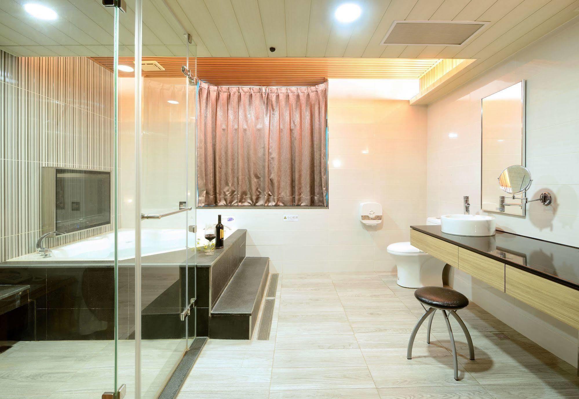 טאינאן Holland Village Motel מראה חיצוני תמונה