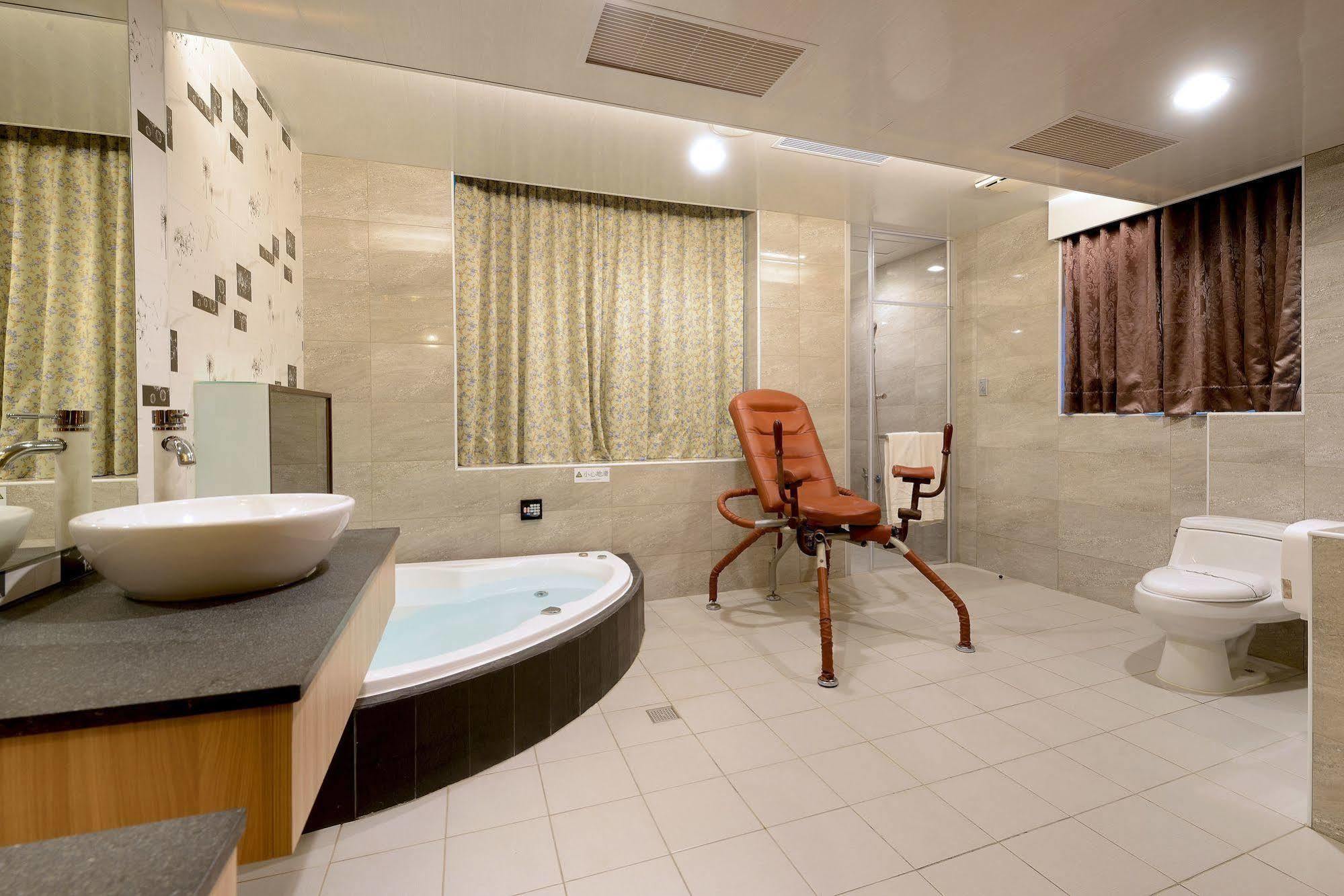 טאינאן Holland Village Motel מראה חיצוני תמונה