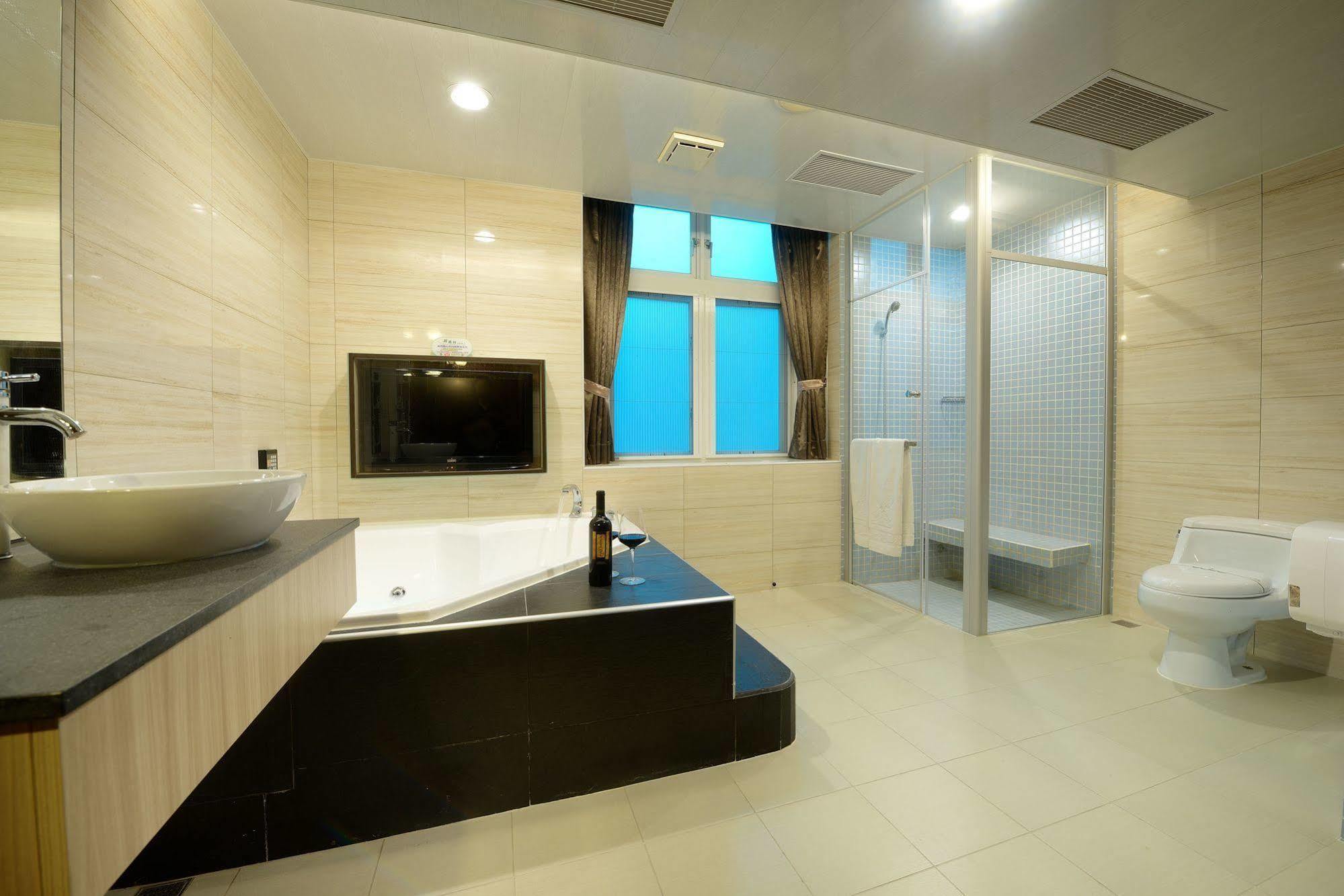 טאינאן Holland Village Motel מראה חיצוני תמונה