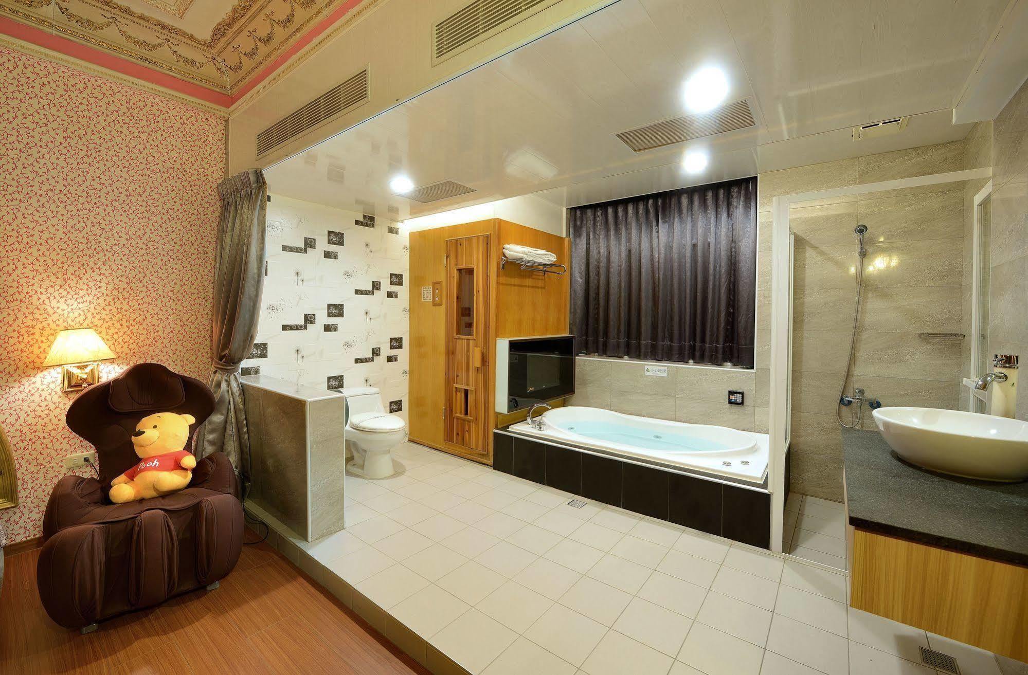 טאינאן Holland Village Motel מראה חיצוני תמונה