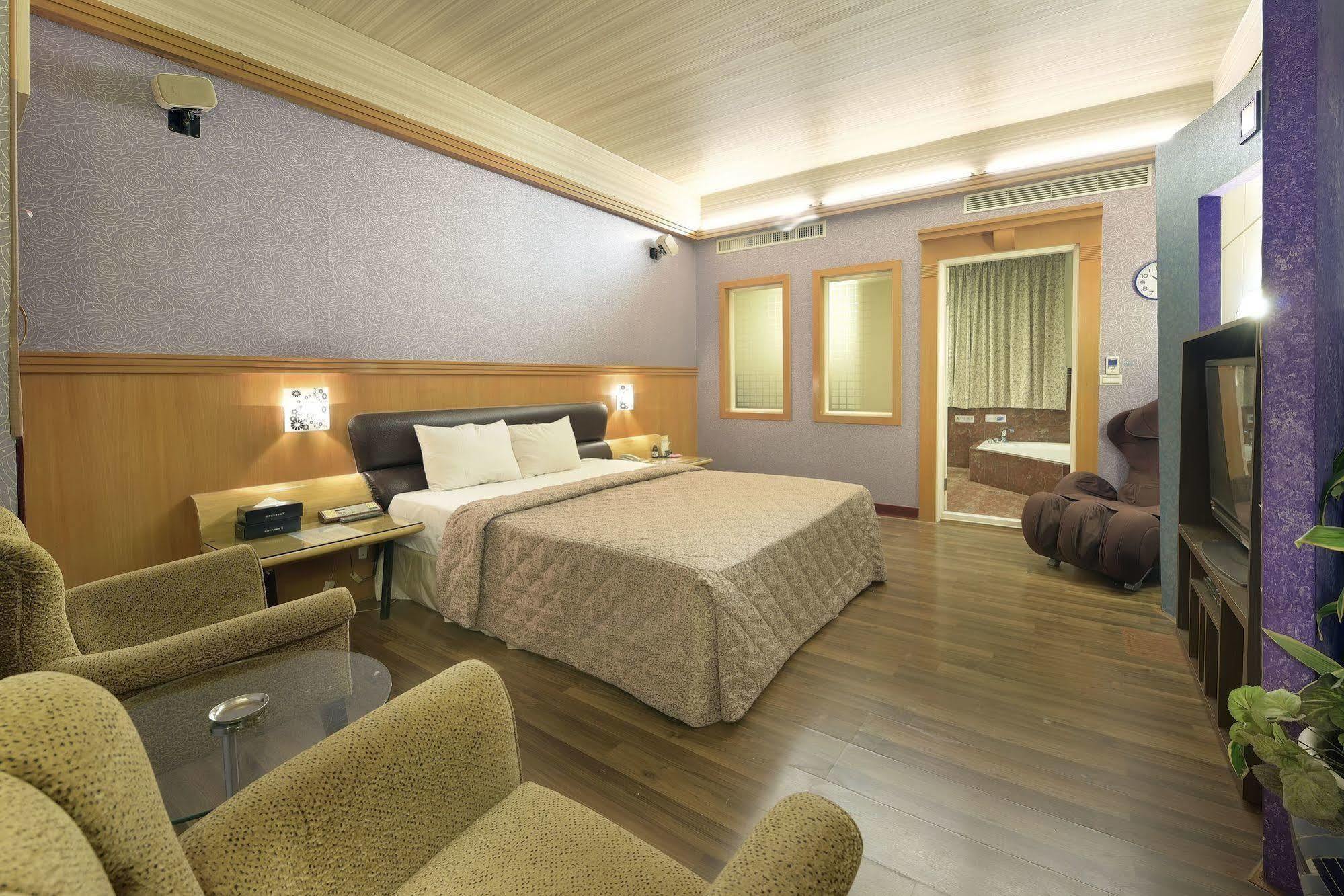 טאינאן Holland Village Motel מראה חיצוני תמונה