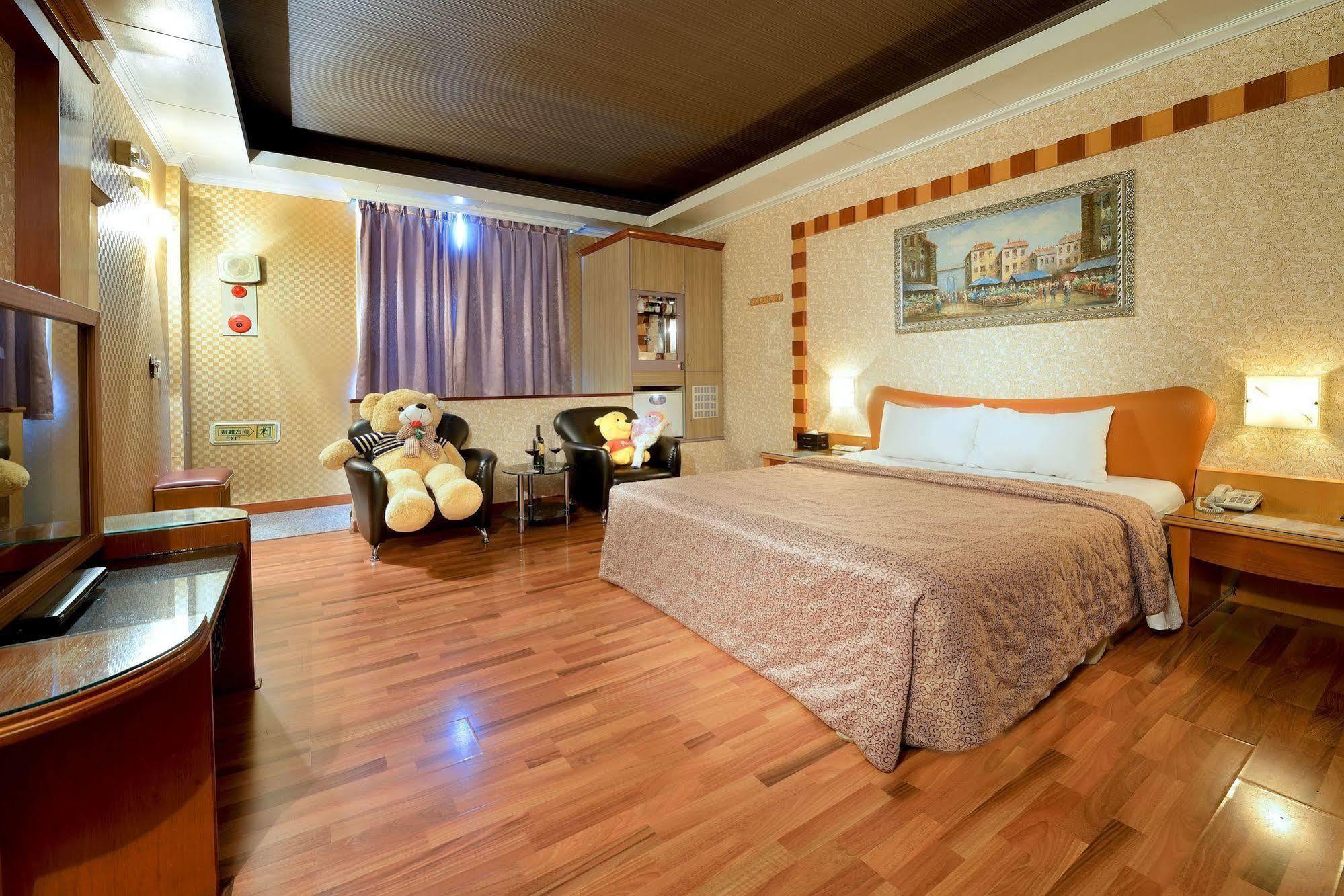 טאינאן Holland Village Motel מראה חיצוני תמונה